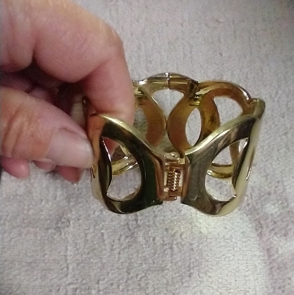 Huge goldtone hinged circles bracelet statement runway - Picture 3 of 7